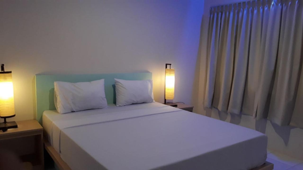 Bujang Lapuk Hostel Секотонг Экстерьер фото