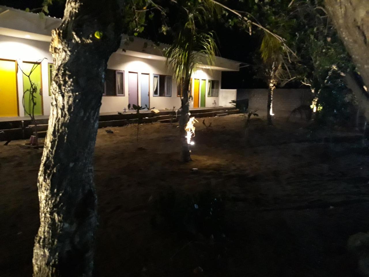 Bujang Lapuk Hostel Секотонг Экстерьер фото